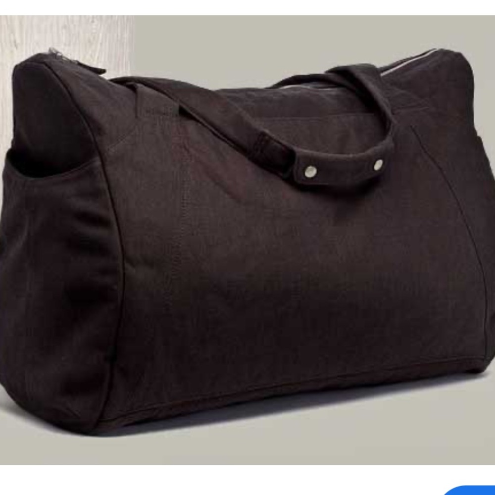 Nau duffel/shoulder bag - like new